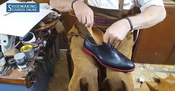 Forro das meias de fixação na confecção de sapatos